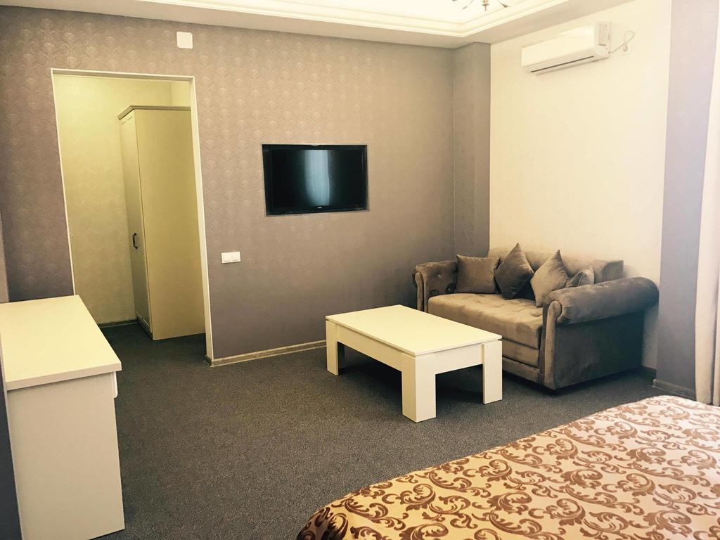 Central Hotel Сороки Экстерьер фото