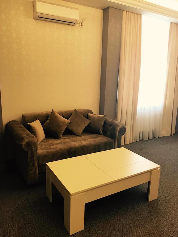 Central Hotel Сороки Экстерьер фото